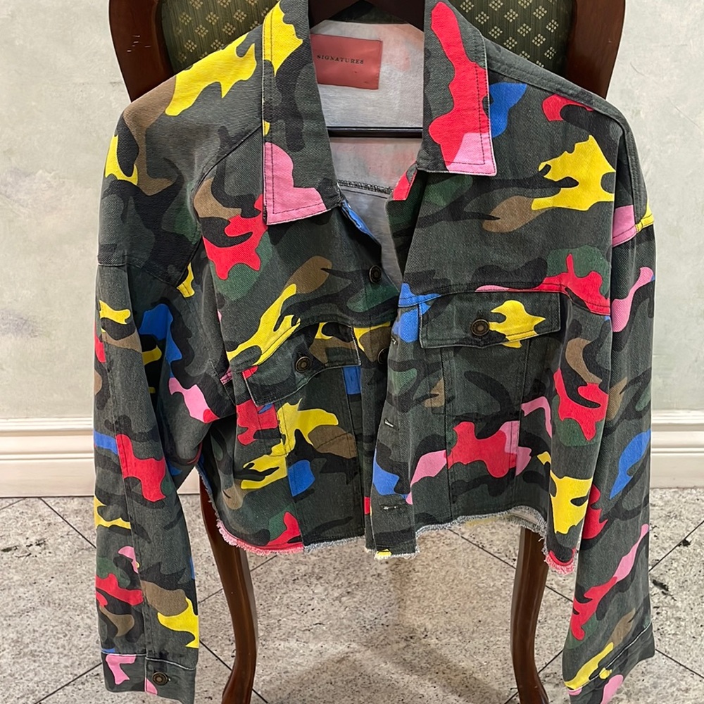Signature8 size M/L jean jacket, multicolored with camouflaged design.